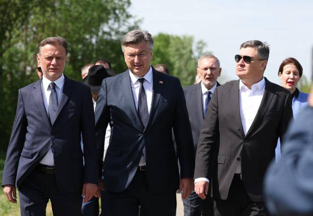 Susret Milanovića i Plenkovića u Jasenovcu, no bez rukovanja