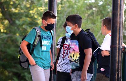 U Hrvatskoj su najzaraženiji srednjoškolci, a ukupno je 54 djece završilo u bolnici