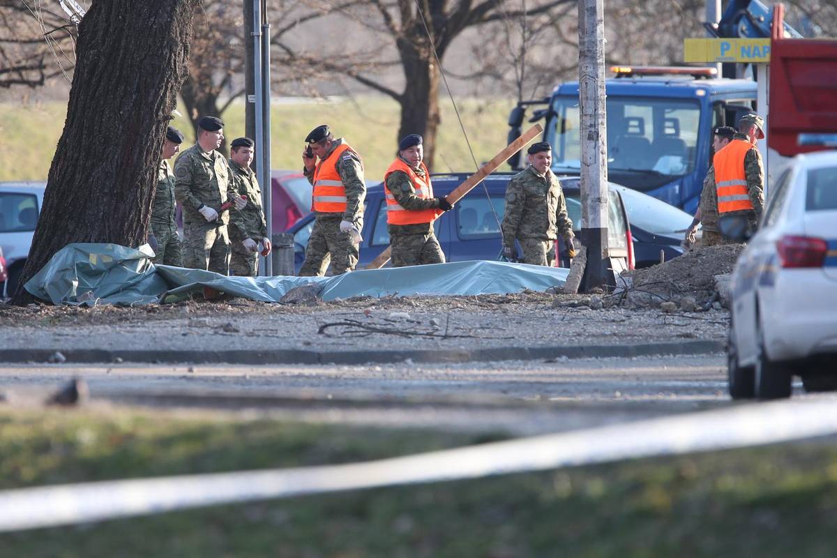 Sinoć su pronašli crnu kutiju, nastavljaju s vađenjem letjelice