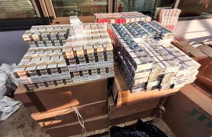FOTO Šverceri cigareta 'pali' na granici sa Srbijom: Evo što su sve skrivali u svom kamionu