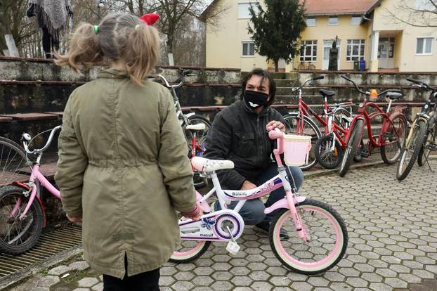 Osijek: BK "Furaj Lega" djeci SOS Dječjeg Sela Ladimirevci darovao bicikle