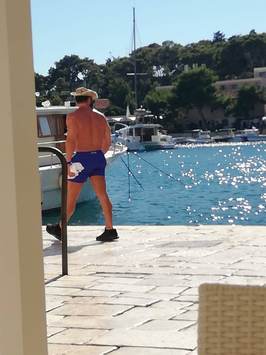 Bilzerian šeta bez majice, a otok Hvar predviđa drakonske kazne
