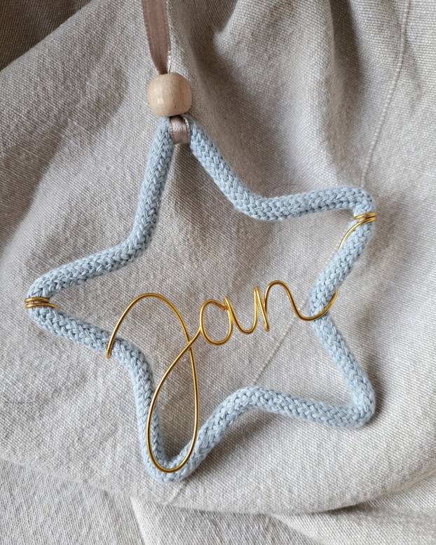 Naši umjetnici i dizajneri nude ukrase za Božić: Šalice se zlate, a vezeni vijenci su najtraženiji