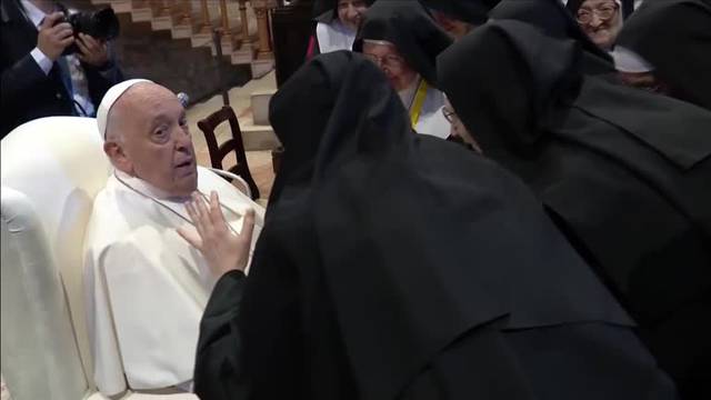 MOMENT: Pope Francis swarmed by joyful nuns during Verona visit