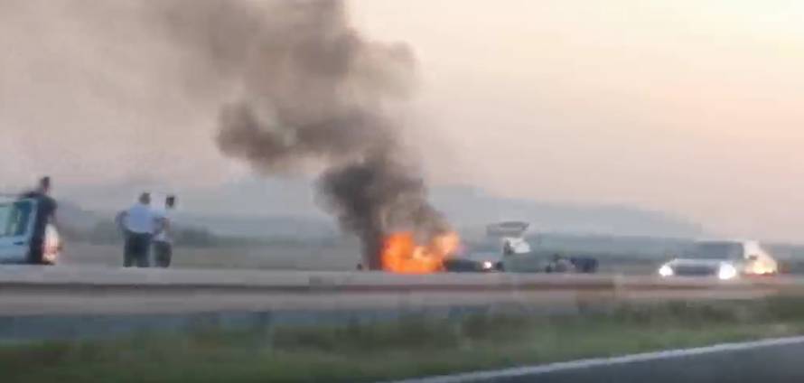 Buktinja na autocesti: 'Bilo je strašno, cijeli auto je izgorio'