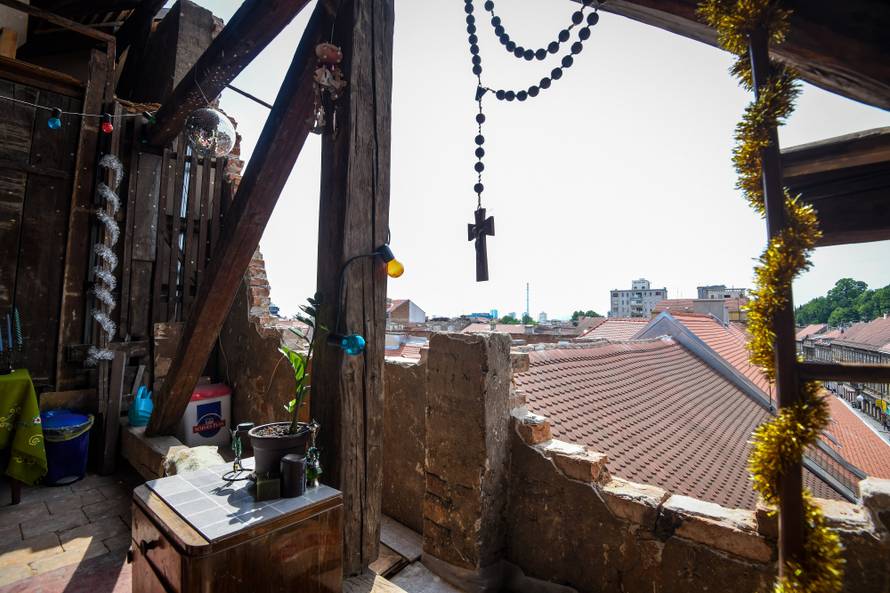Od velike rupe u zidu napravila terasu: 'Imam pogled na Ilicu'