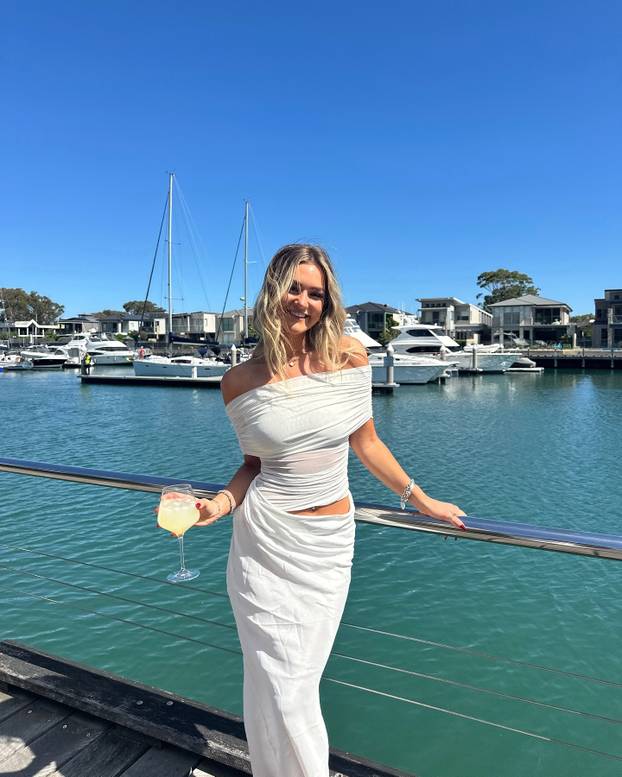 FOTO Unuka legende kriketa izazvala pomamu bez grudnjaka