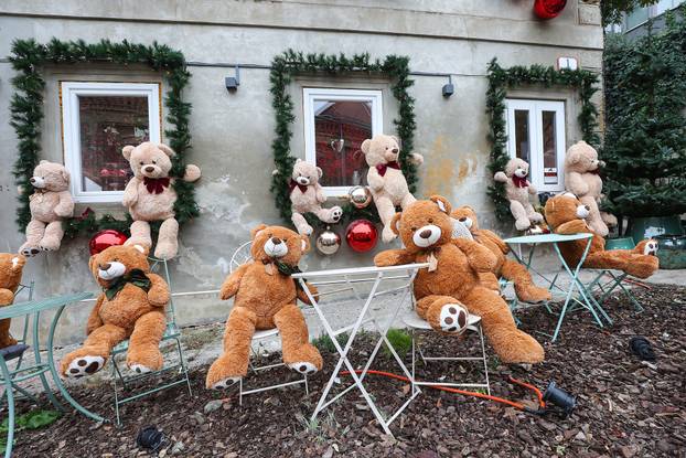 Zagreb: Kuća u Maloj ulici ukrašena za advent