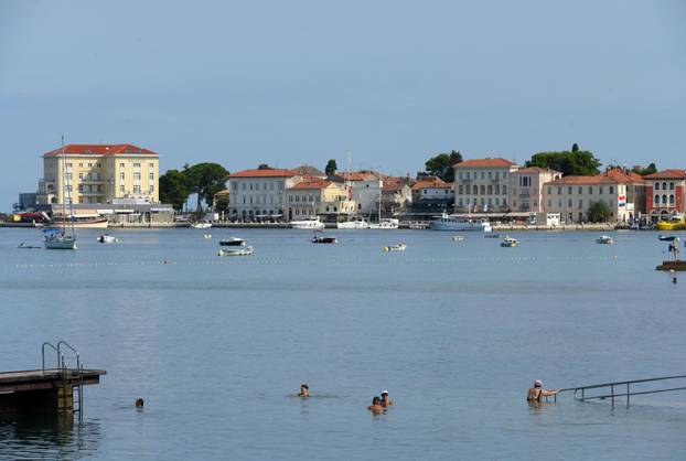 Panorama Pore?a u ljetno jutro