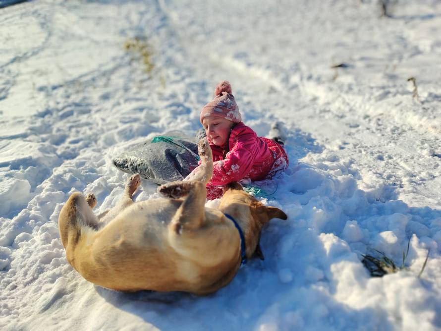 Općinska komunalka sama 'izlopatala' snijeg sa staze: 'Nema nikakve drame u tome'