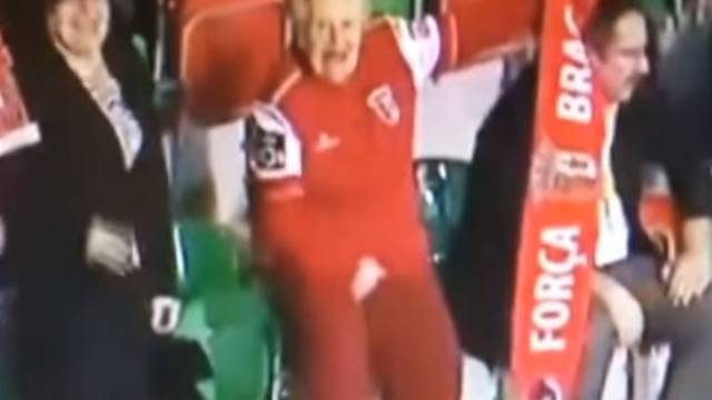 Vulgarna bakica slavila Bragin gol primajući se za međunožje