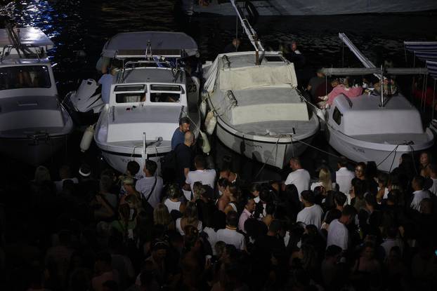 Vela Luka: Održan koncert "Trag u beskraju" posvećen Oliveru Dragojeviću