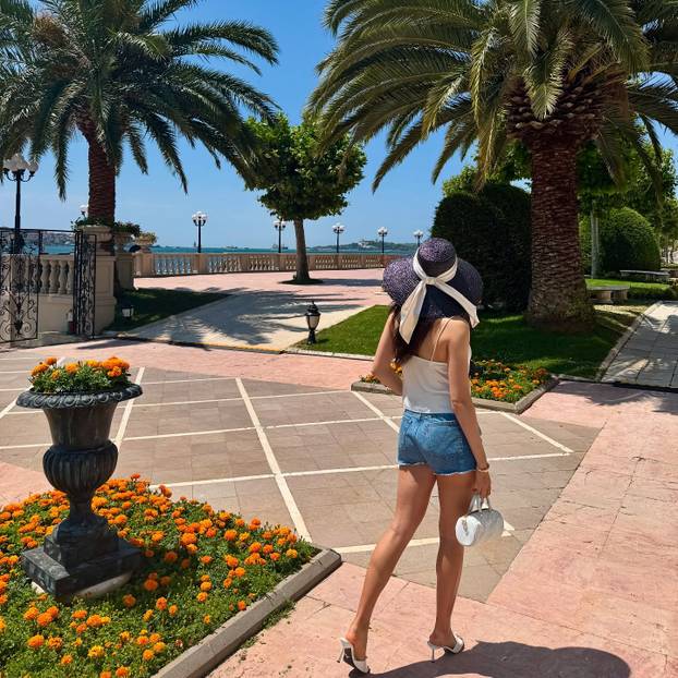 FOTO Ova olimpijka može sve. Na skijama osvaja medalje, a u tangicama podsjeća da je model