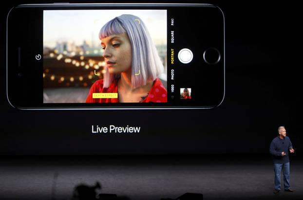 Phil Schiller discusses the depth of field and bokeh effects in the iPhone 7 Plus during an Apple media event in San Francisco