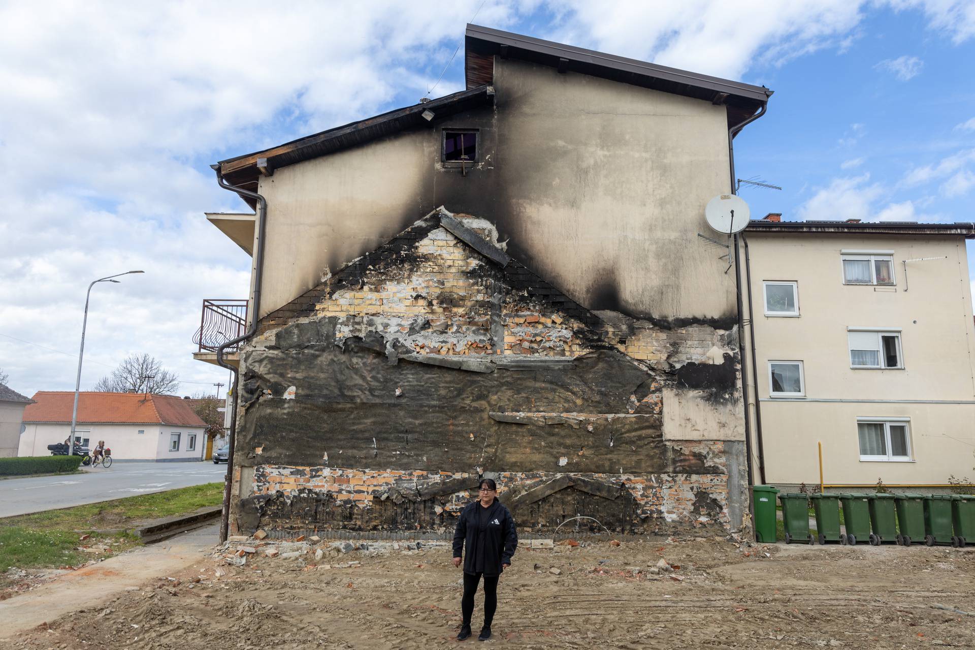 Donji Miholjac: Uklonjena obiteljska kuća koja je u potpunosti izgorjela