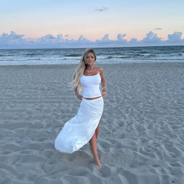 FOTO Da, imam dijete i poziram polugola. Pa neću valjda skrivati svoje isklesano tijelo?