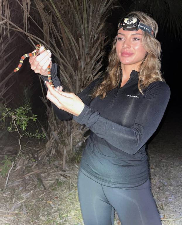 FOTO Zovu je najzgodnijom i najhrabrijom znanstvenicom: 'Ne bojim se krokodila ni zmija'