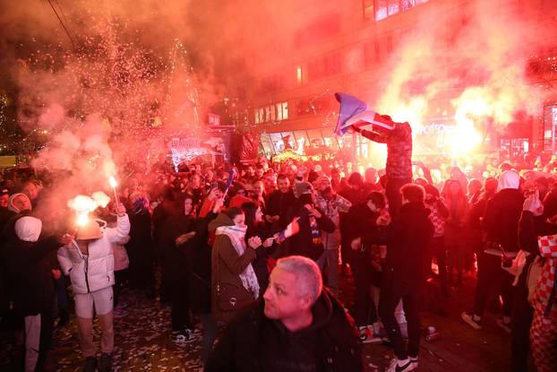 Zagreb: Slavlje na Europskom trgu nakon prolaska Hrvatske u osminu finala