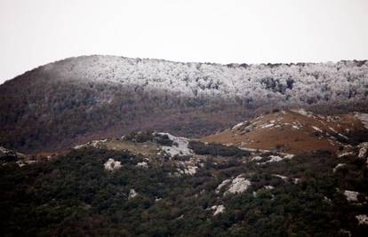 Došla je zima: Na Platku pao prvi ovogodišnji snijeg