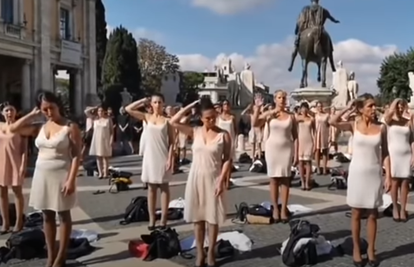 VIDEO Stjuardese u Rimu izvele protestni performans: Skinule svoje uniforme i stajale u tišini