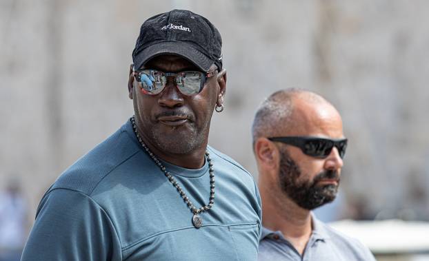 Michael Jordan sa suprugom Yvette u pratnji zaštitara prošetao Dubrovnikom