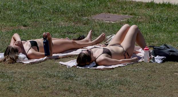Zadar: Sve je više kupača na zadarskim plažama