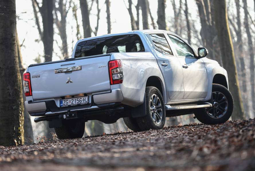 Mitsubishijev terenski radnik može biti i šminker na cesti