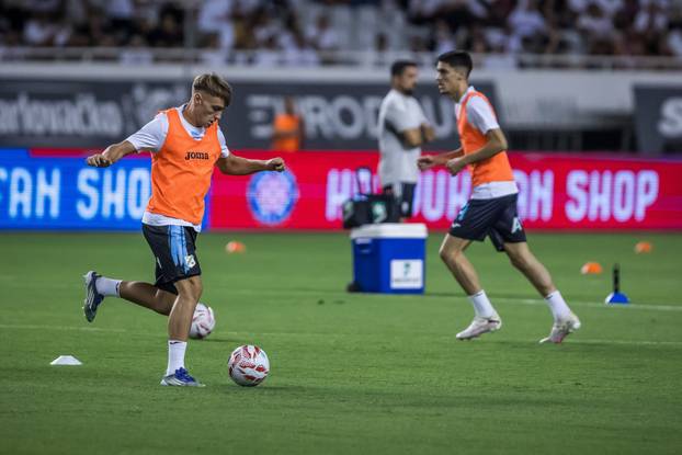 Split: Zagrijavanje igra&ccaron;a uo&ccaron;i po&ccaron;etka utakmice Hajduk - Rijeka
