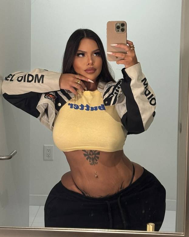 FOTO Bujna Gracie zavapila: Pa sjedala u automobilima trebaju biti veća! Ja se jedva uguram...