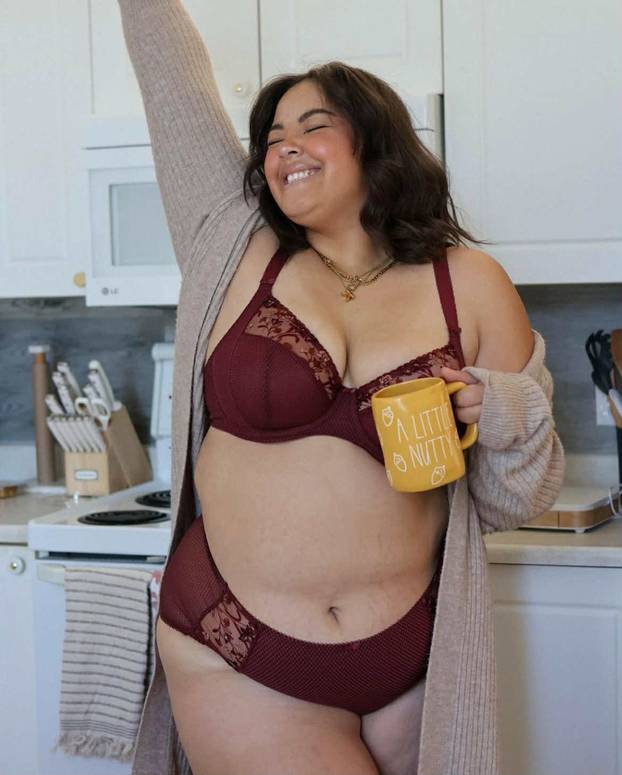 Plus-size influencerica ponosno pokazuje svoje obline: 'Tko se ne bi hvalio ovakvim grudima?'