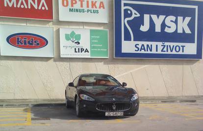 Maseratijem zauzeo ne jedno, već čak dva mjesta za invalide