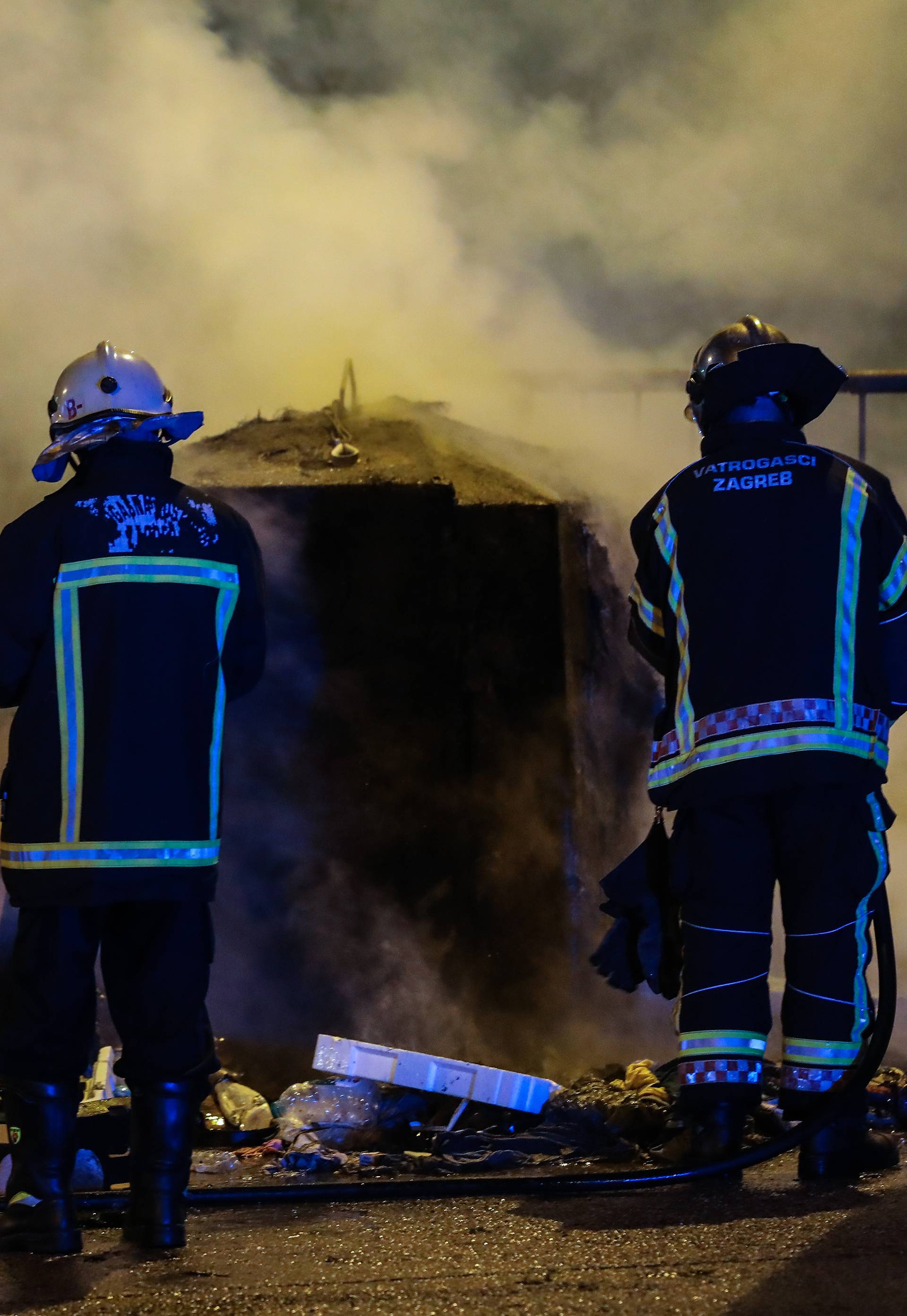 Gorjeli kontejneri za otpad u Kustošiji, brzo su ih ugasili