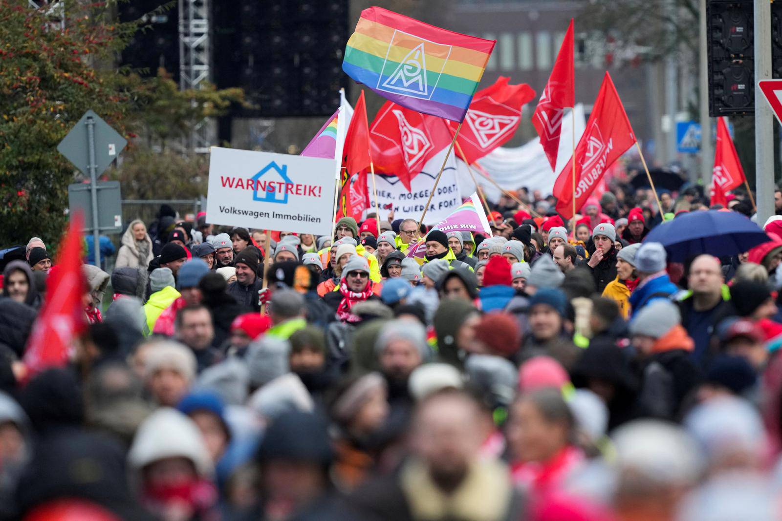 Angry VW workers faced with wage cuts, layoffs strike across Germany