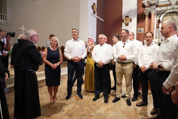 Sinj: Dolazak predsjednika Vlade i članova Vlade u crkvu Čudotvorne Gospe Sinjske