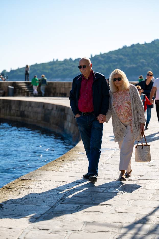 Dubrovnik: Sunčan i topao jesenji dan u gradu