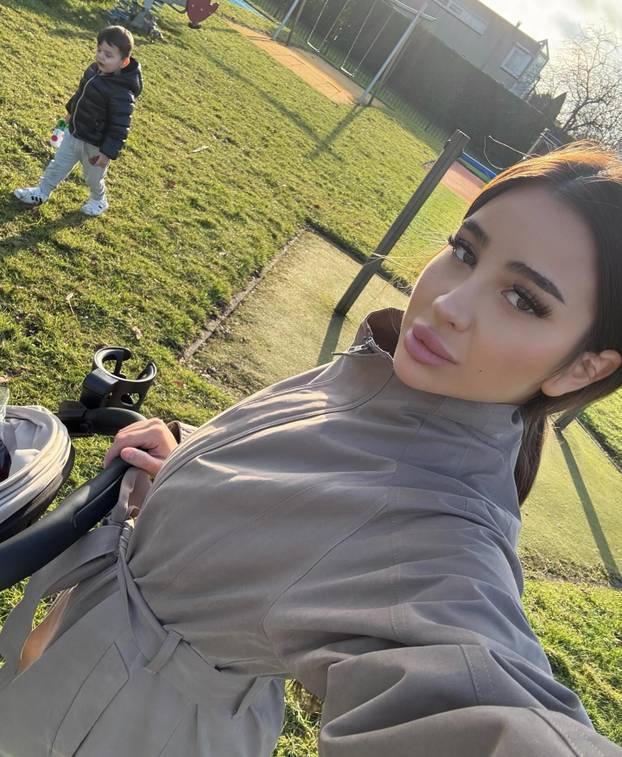 FOTO Zbog supruga je prešla na islam, a optužili su ju da zbog njene 'magije' on ne igra za BiH