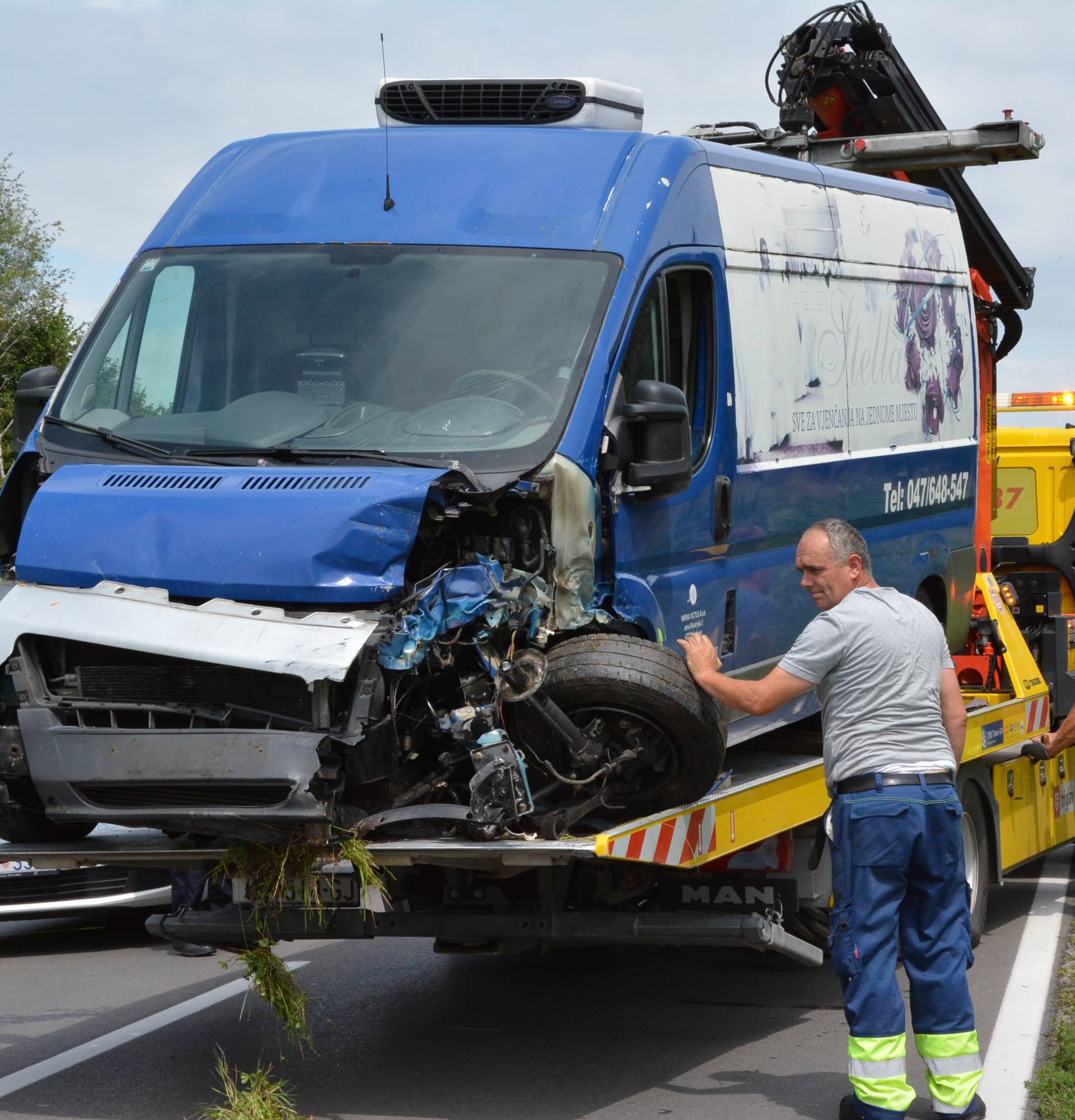 U teškom sudaru kod Karlovca najmanje šestero ozlijeđenih