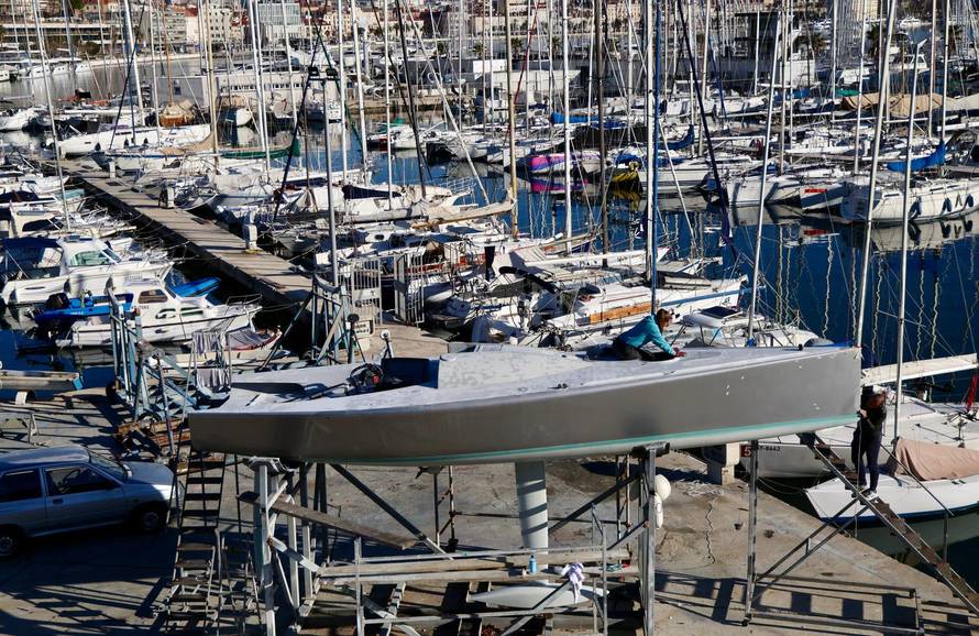 Split: Sunčan dan u marini