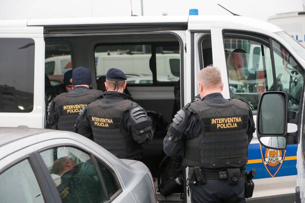 Zagreb: Redovno postupanje policije  uoči utakmice Hajduk - Dinamo 