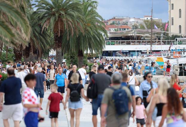 Split: Unatoč lošem vremenu grad je i dalje pun turista