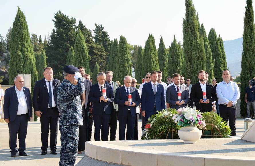 Split: Položeni vijenci povodom Dana pobjede i domovinske zahvalnosti, Dana hrvatskih branitelja i 31. obljetnice VRO Oluja