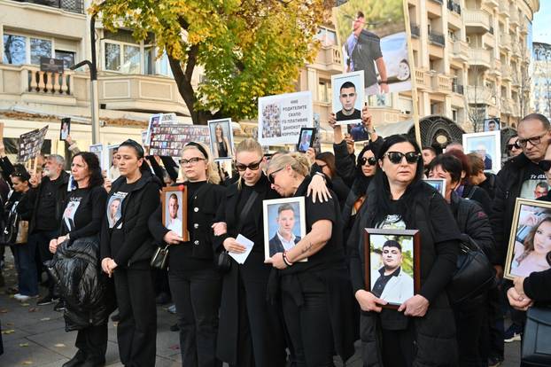 Skoplje. Prije početka suđenja za požar u diskoteci Pulse u Kočanima održan je prosvjed Marš anđela