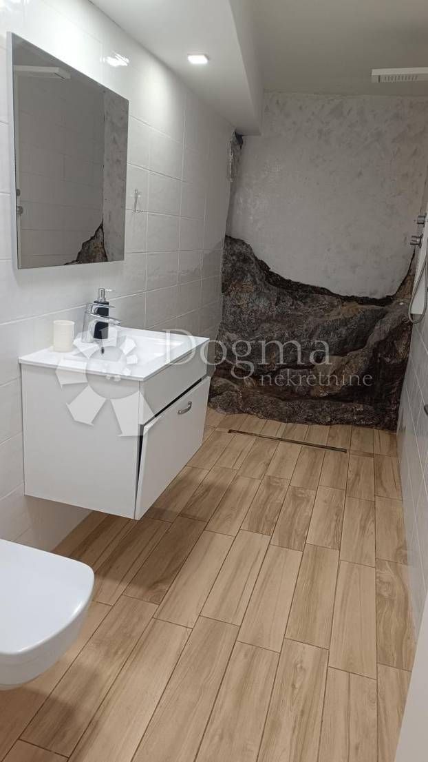 U Rijeci iznajmljuju stan od 40 kvadrata u obiteljskoj kući. Traže 1820 eura: 'Stane 7 ljudi'