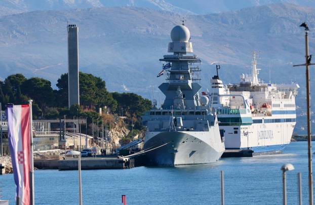 NATO-ov zapovjedni brod Virginio Fasan u splitskoj luci