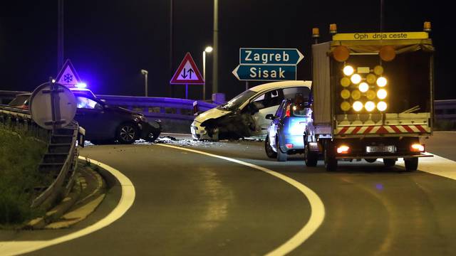 Više ozlijeđenih u prometnoj nesreći na utocesti A11, čvor Buševec