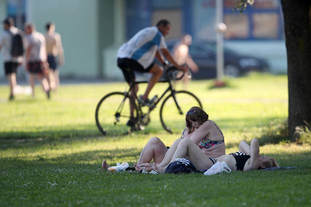 Spas od vrućina na zagrebačkom jezeru Jarun