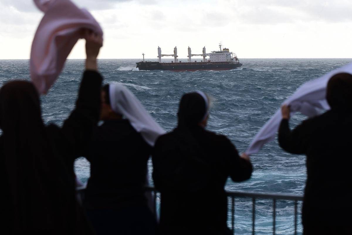 Časne 'dančarke' pozdravile naše pomorce: 'Često nas s nemirnih mora zovu za molitvu'