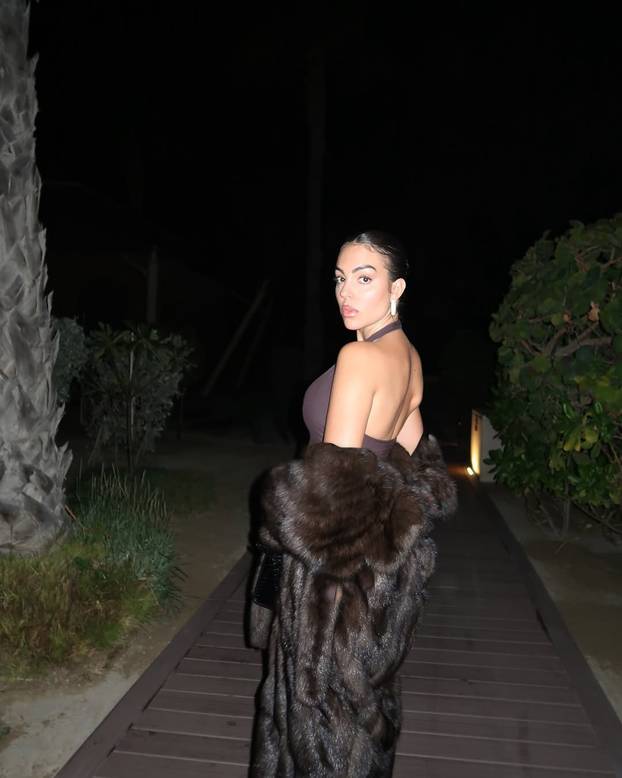 Prsten blistao, dekolte gorio: Ronaldova Georgina očarala na crvenom tepihu u Veneciji...