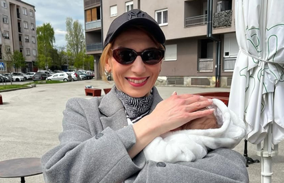 'Ma jel' to ona rodila?' Zvijezda 'Kumova' držala bebu kolegice iz serije, obožavatelji zbunjeni