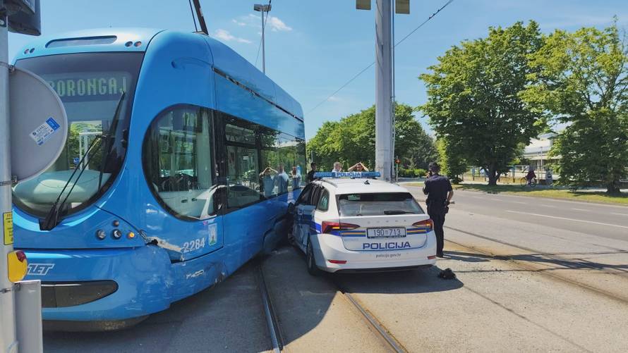 DRAMA NA JARUNU Sudar policijskog auta i tramvaja koji je iskočio: 'Putnici su vrištali'